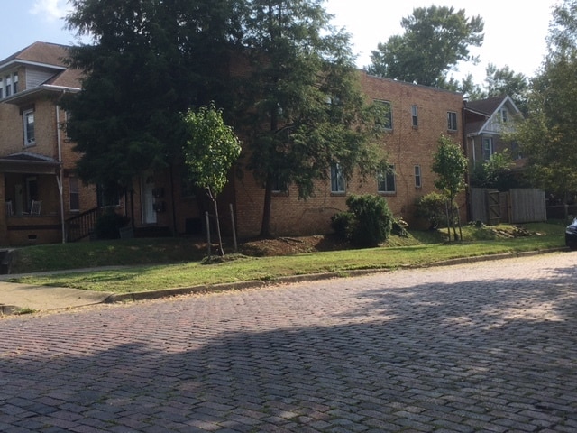 1201 7th St, Unit #2 in Huntington, WV - Foto de edificio - Building Photo