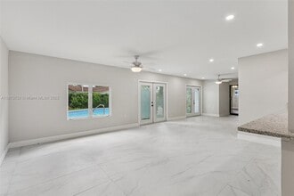 20 W Tropical Way in Plantation, FL - Building Photo - Building Photo