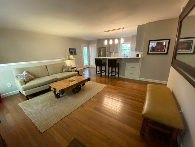 121 Johnson St in Chapel Hill, NC - Building Photo - Building Photo