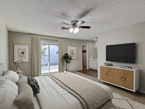 Del Estrado Townhomes in Lubbock, TX - Building Photo - Building Photo