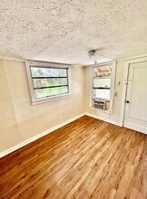 5168 Crooked Ln in Zephyrhills, FL - Building Photo - Building Photo