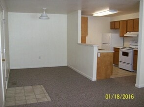 343 W Pine St in Shelley, ID - Building Photo - Building Photo