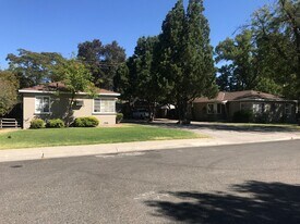 1016-1018 Hackberry Ave in Modesto, CA - Building Photo