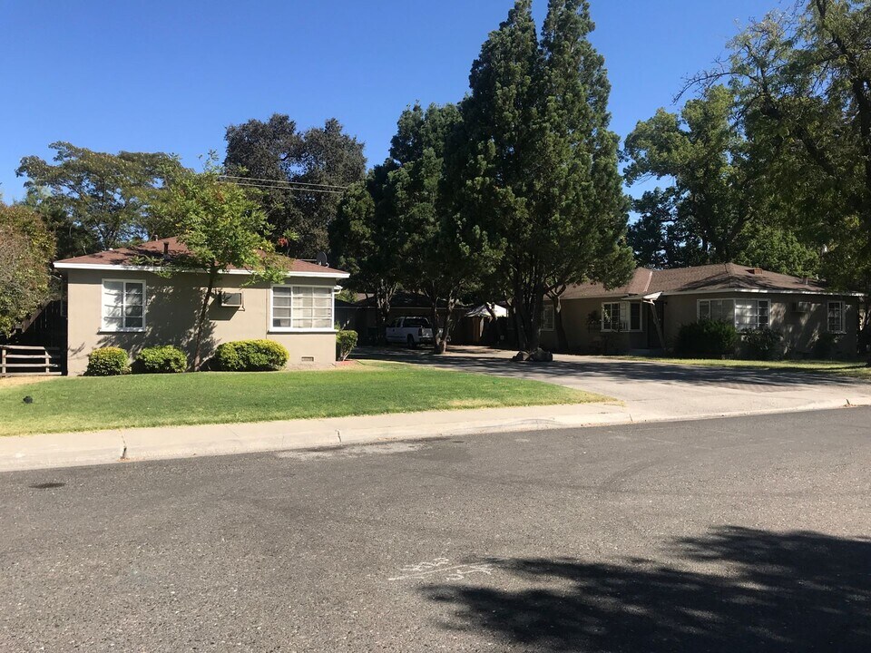 1016-1018 Hackberry Ave in Modesto, CA - Building Photo