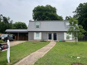 1302 E Saint Johns Ave in Austin, TX - Building Photo - Building Photo