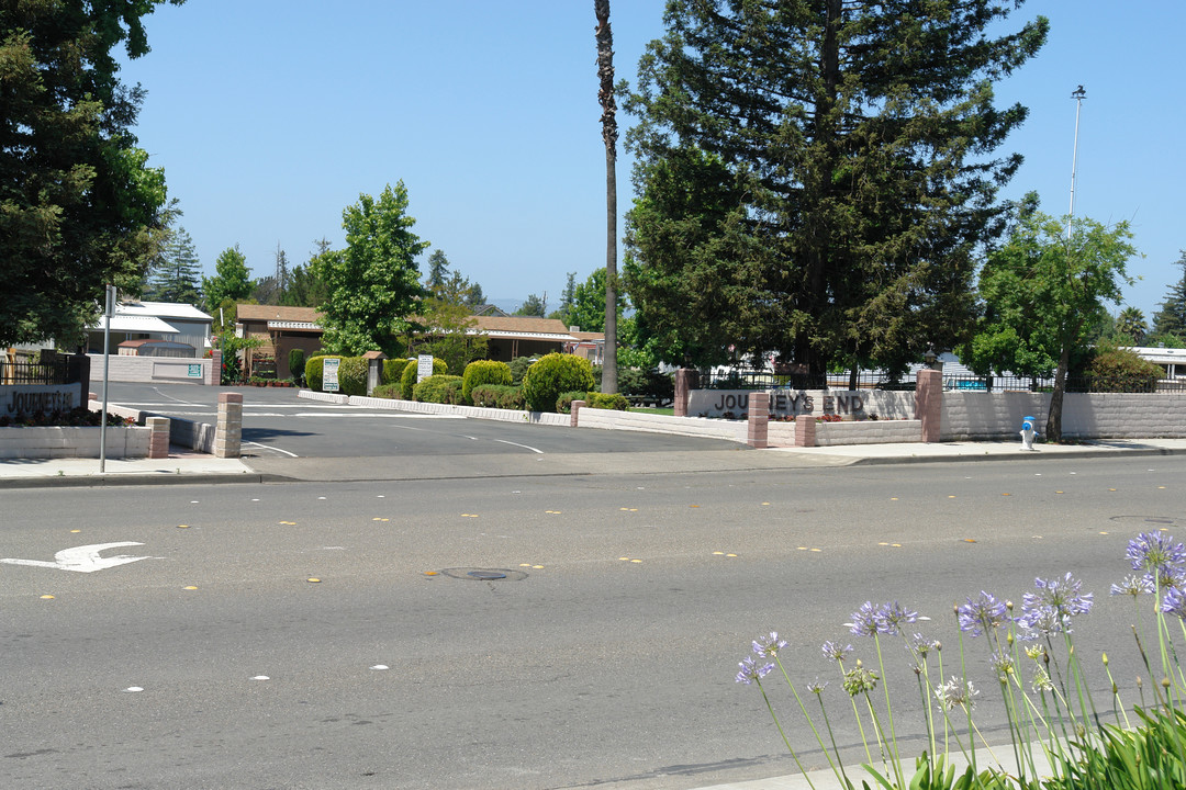 3575 Mendocino Ave in Santa Rosa, CA - Building Photo