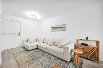 250 180th Dr in Sunny Isles Beach, FL - Building Photo - Building Photo