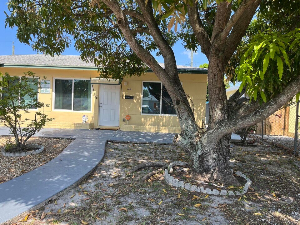 1418 N J St in Lake Worth Beach, FL - Building Photo