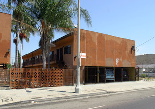 835 W Vernon Ave in Los Angeles, CA - Building Photo - Building Photo