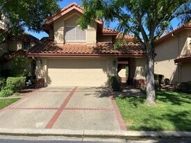 104 Lost Lake Ct in Folsom, CA - Building Photo