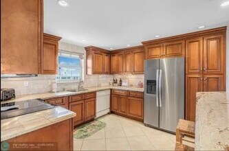 1160 Hillsboro Mile, Unit 905 in Hillsboro Beach, FL - Building Photo - Building Photo