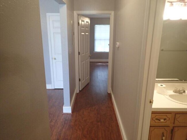 912 Rentz Ave-Unit -B in Pensacola, FL - Building Photo - Building Photo