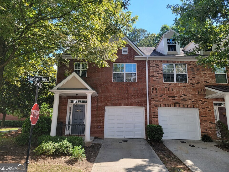 6162 Deluna Way in Duluth, GA - Building Photo