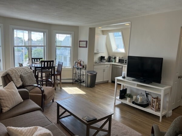 56 Humphrey St in Swampscott, MA - Building Photo