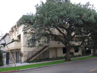 14359 Haynes St in Van Nuys, CA - Foto de edificio - Building Photo