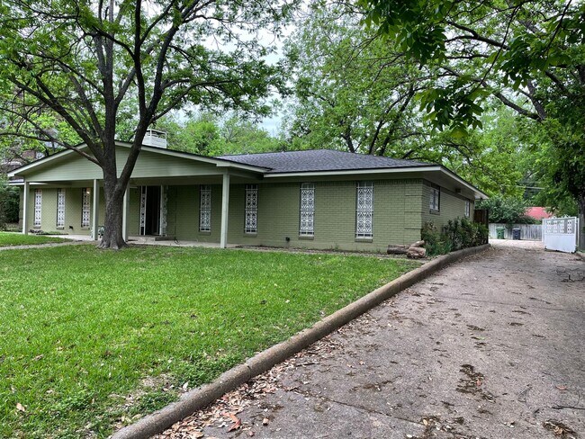 3701 Austin Ave in Waco, TX - Building Photo - Building Photo