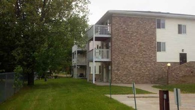 Woodcrest Apartments in Warroad, MN - Building Photo - Building Photo