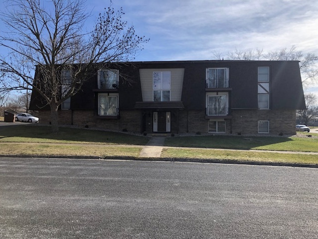 1101 Cambridge Dr in Washington, IL - Building Photo