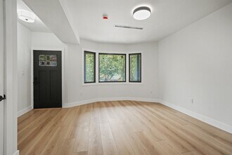 31 W 46th St in Bayonne, NJ - Building Photo - Building Photo