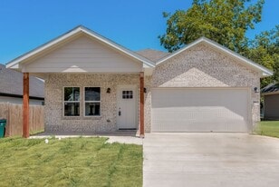 3012 Silver St in Greenville, TX - Building Photo