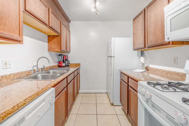 Country Village Apartments in Gainesville, FL - Building Photo - Interior Photo