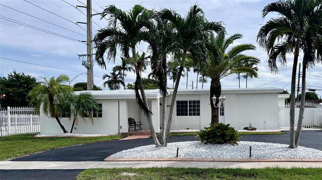 6781 W 11th Ct in Hialeah, FL - Building Photo - Building Photo