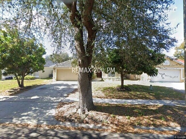 property at 118 River Isle Dr