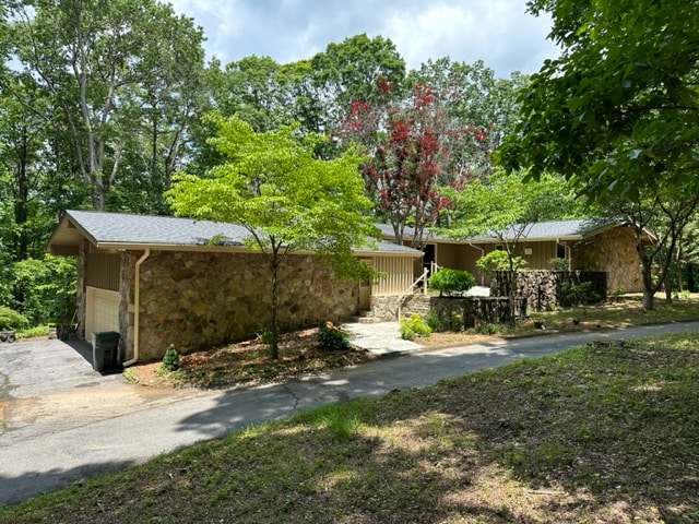66 Whispering Pines Dr in Signal Mountain, TN - Foto de edificio - Building Photo
