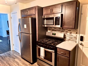 545 Elm Grove Rd in Elm Grove, WI - Foto de edificio - Building Photo