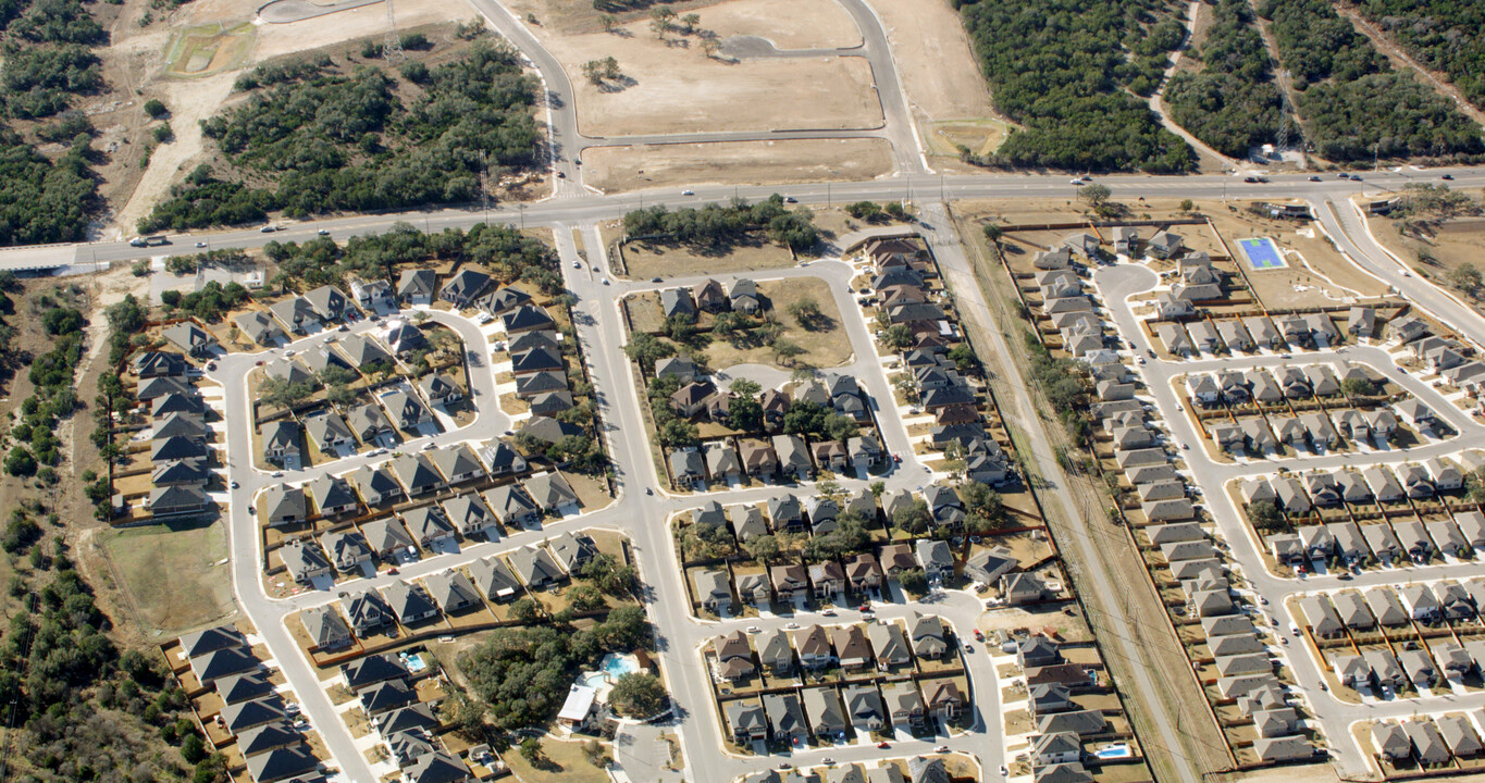 Canyon Crest in San Antonio, TX - Building Photo