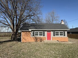 9688 Leitchfield Rd in Cecilia, KY - Building Photo