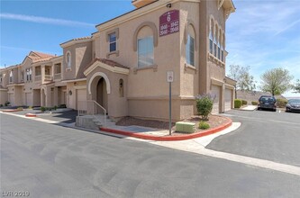 10550 W Alexander, Unit 2046 in Las Vegas, NV - Foto de edificio - Building Photo