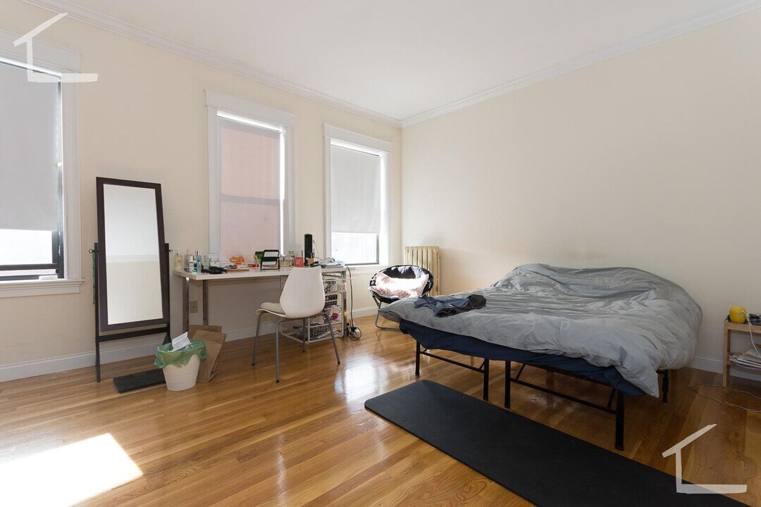 67 Quint Ave in Boston, MA - Building Photo