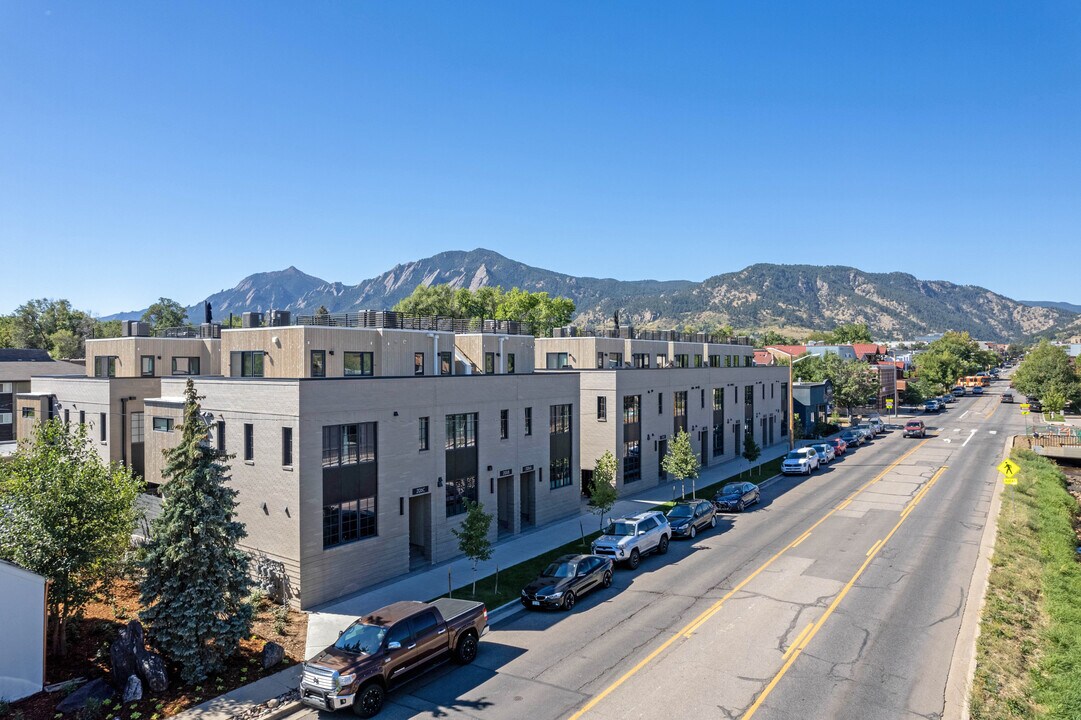 Pearl 21 Townhomes in Boulder, CO - Building Photo