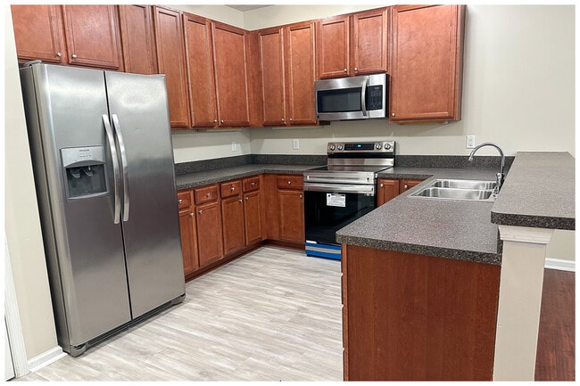 932 Southmoor Dr in Virginia Beach, VA - Building Photo - Building Photo