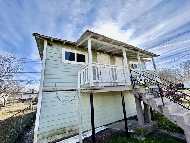 property at 531 W 9th St