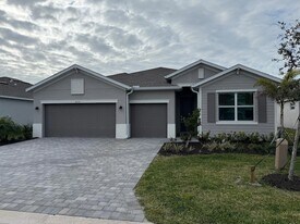 8535 St Kitts Cir in Englewood, FL - Building Photo