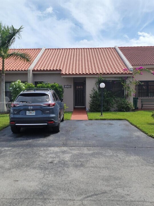 14723 SW 61st Terrace in Miami, FL - Building Photo