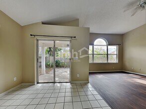 2315 Kenwick Dr in Valrico, FL - Building Photo - Building Photo