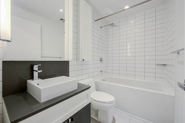 783-783 Bathurst St in Toronto, ON - Building Photo - Building Photo