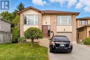 8 Oban Ct in Courtice, ON - Building Photo