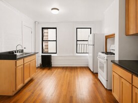 258 10th Ave, Unit 10TH AVE in New York, NY - Building Photo