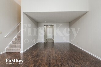 8145 Maple Stream Ln in Indianapolis, IN - Foto de edificio - Building Photo