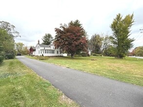 557 South St in Suffield, CT - Building Photo - Building Photo