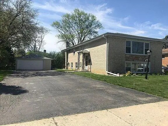 671 56th Plz, Unit 1 in Clarendon Hills, IL - Building Photo