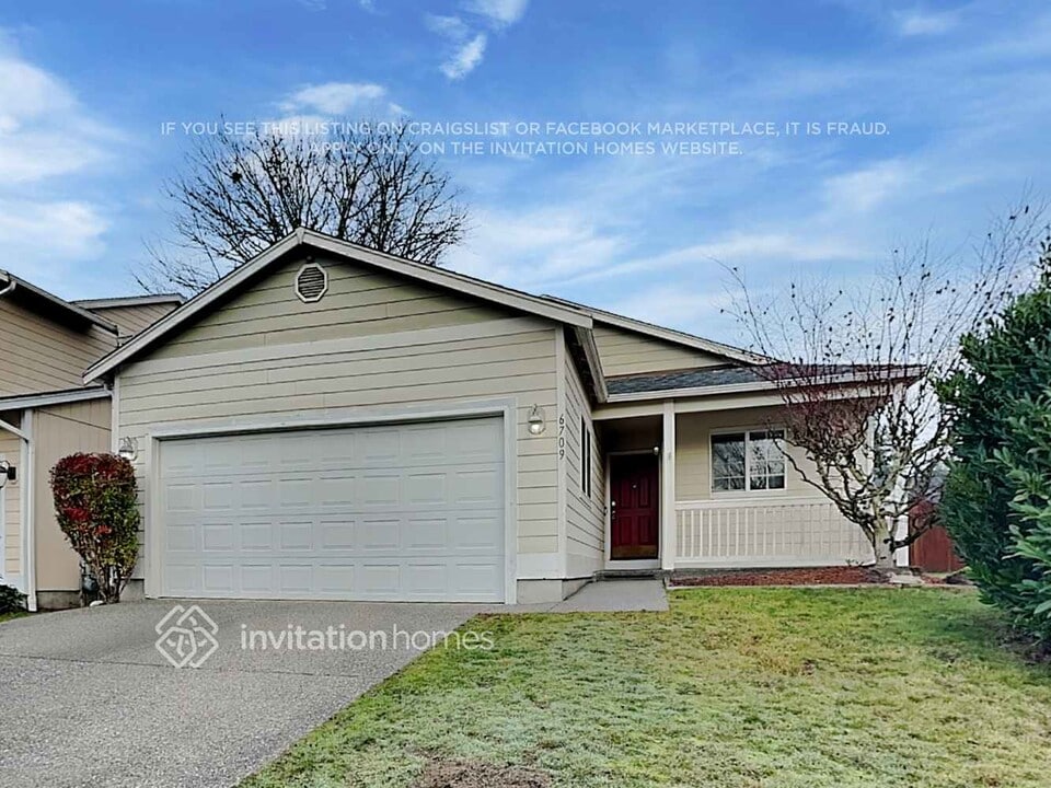 6709 130th St Ct E in Puyallup, WA - Building Photo