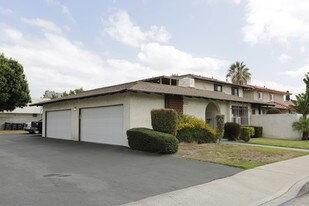 2605 E Almond Ave in Orange, CA - Building Photo