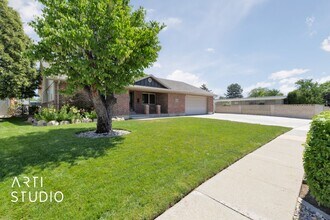 1522 Smiley Dr in Taylorsville, UT - Building Photo - Building Photo