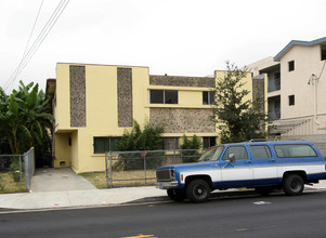 220 N Avenue 57 in Los Angeles, CA - Foto de edificio - Building Photo