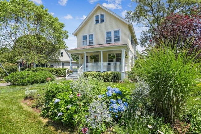 24 Warren Ave in Groton, CT - Foto de edificio - Building Photo